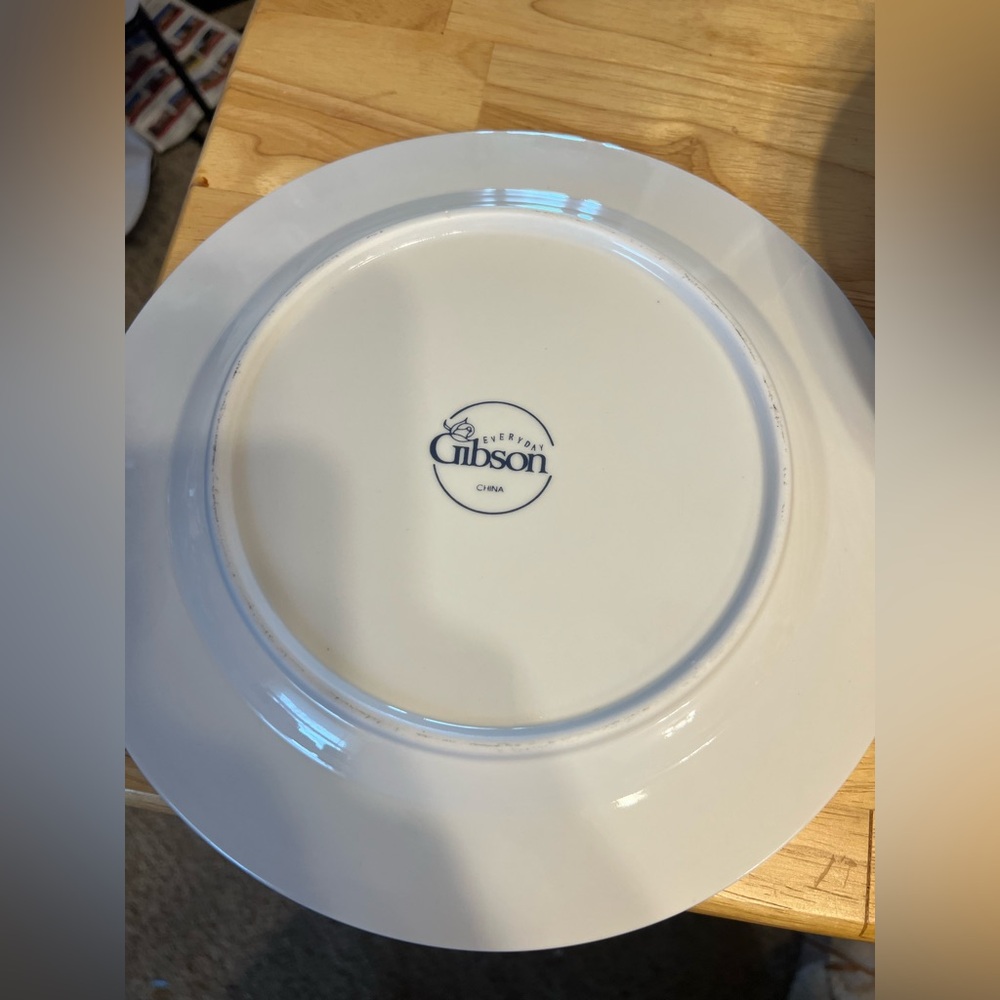 Gibson Housewares Christmas Charm Dinnerware  10.5" Round Platter Gold Rim - Picture 4 of 4
